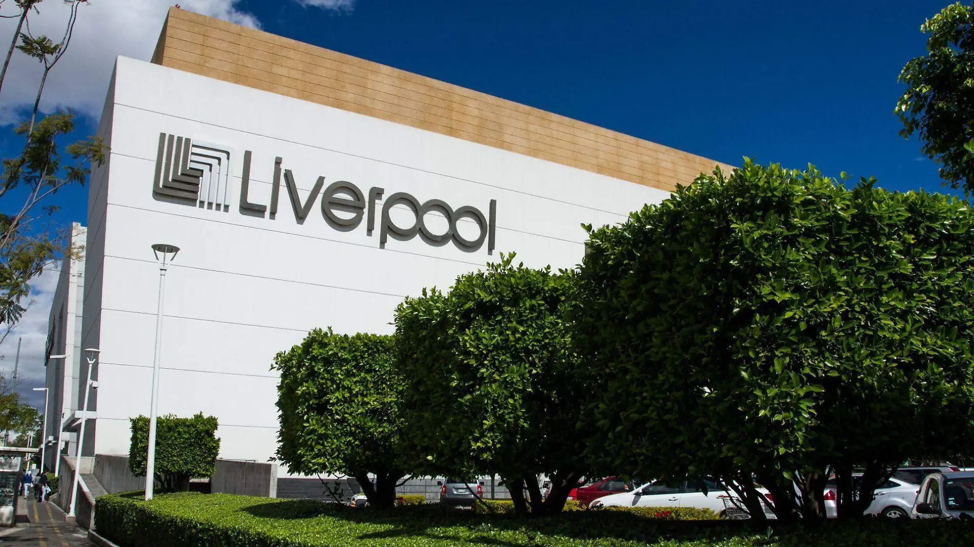 Ingresos de Liverpool crecen 